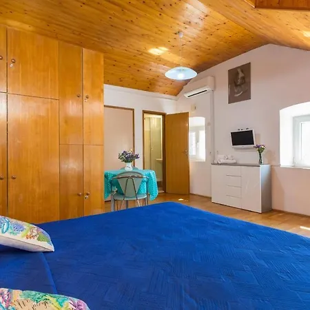 Peppino - Old Town Appartement